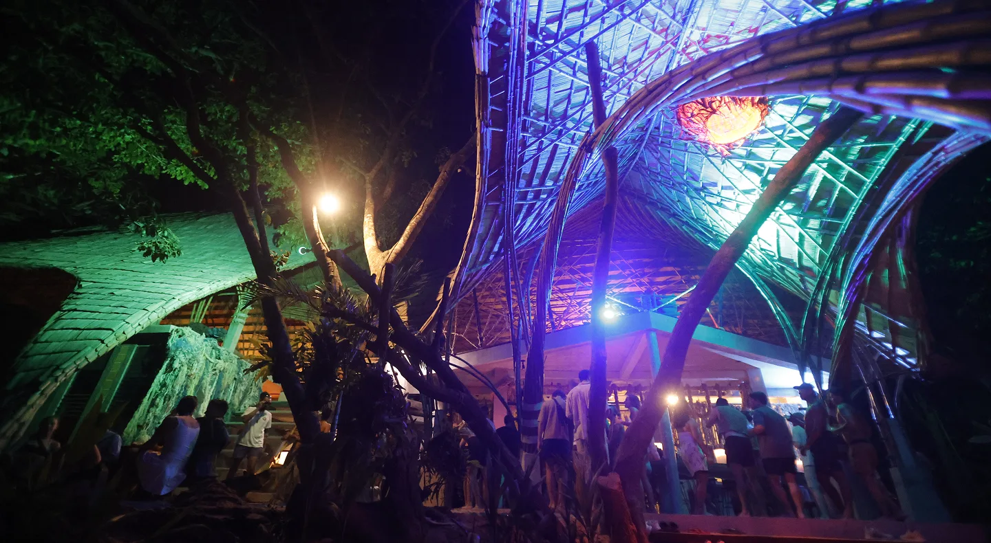 As the sun dips behind the waves, the music starts to play and cocktails flow. Golden light, salt air and rhythm. It’s an invitation to move, connect and let go.