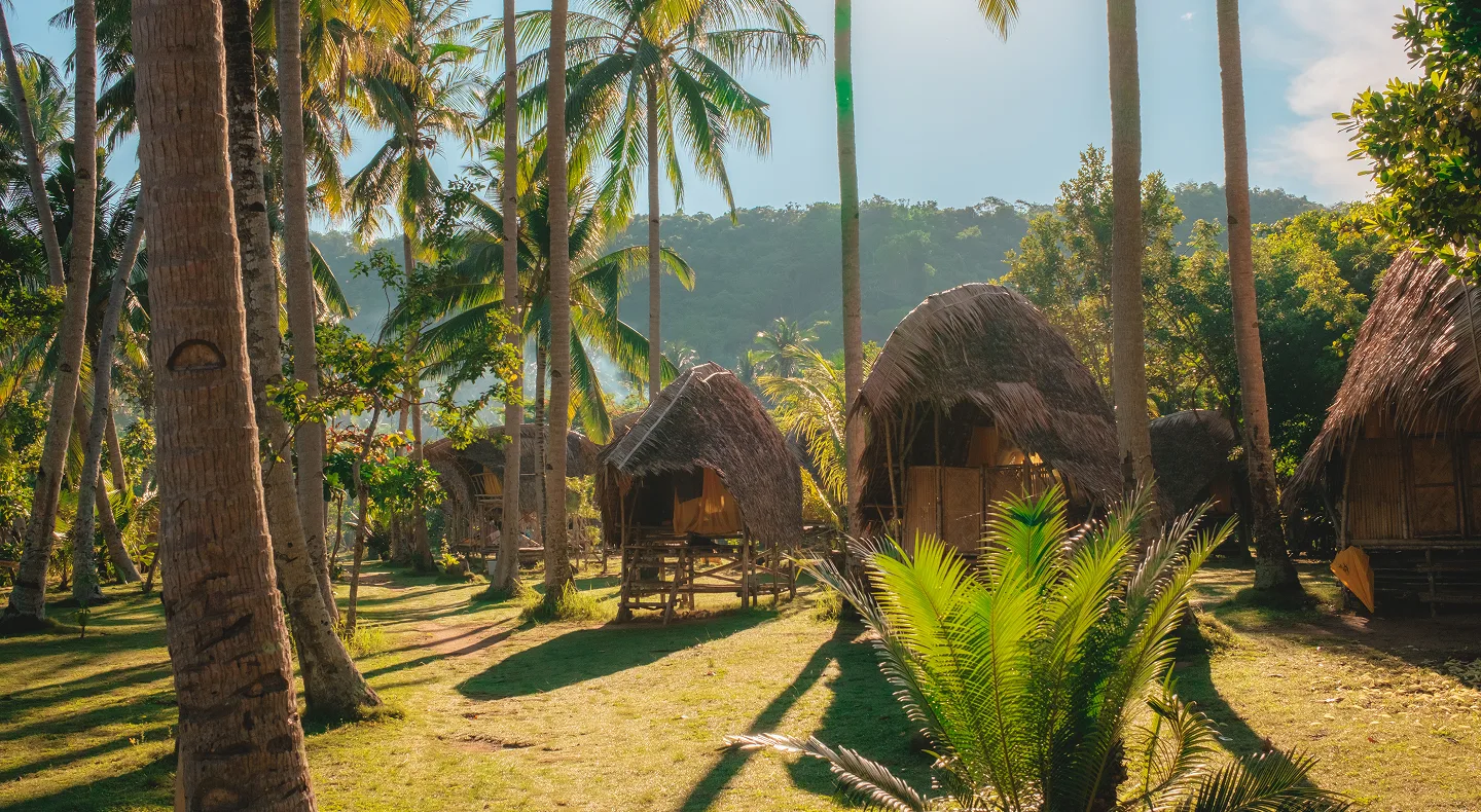 Get close to nature in our tukas, their curved bamboo frames designed to catch the sea breeze. Fall asleep to the sound of waves. This is simplicity, comfort and serenity in perfect balance.