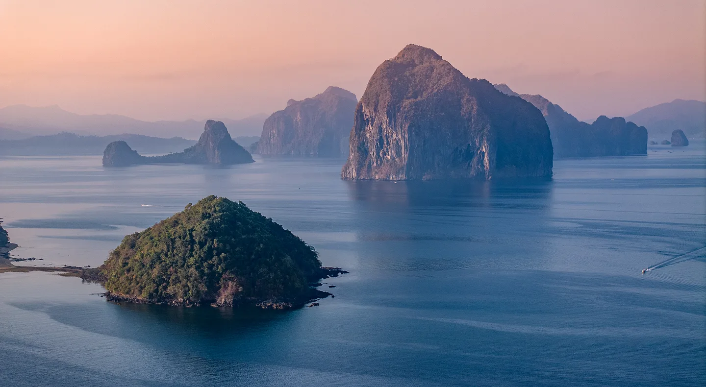 Get away from the crowds of El Nido with just your closest friends or family on a three-day private expedition among limestone karsts and secret lagoons. Explore secret beaches, swim in turquoise bays and share meals under the stars. This is freedom, connection and calm at sea.