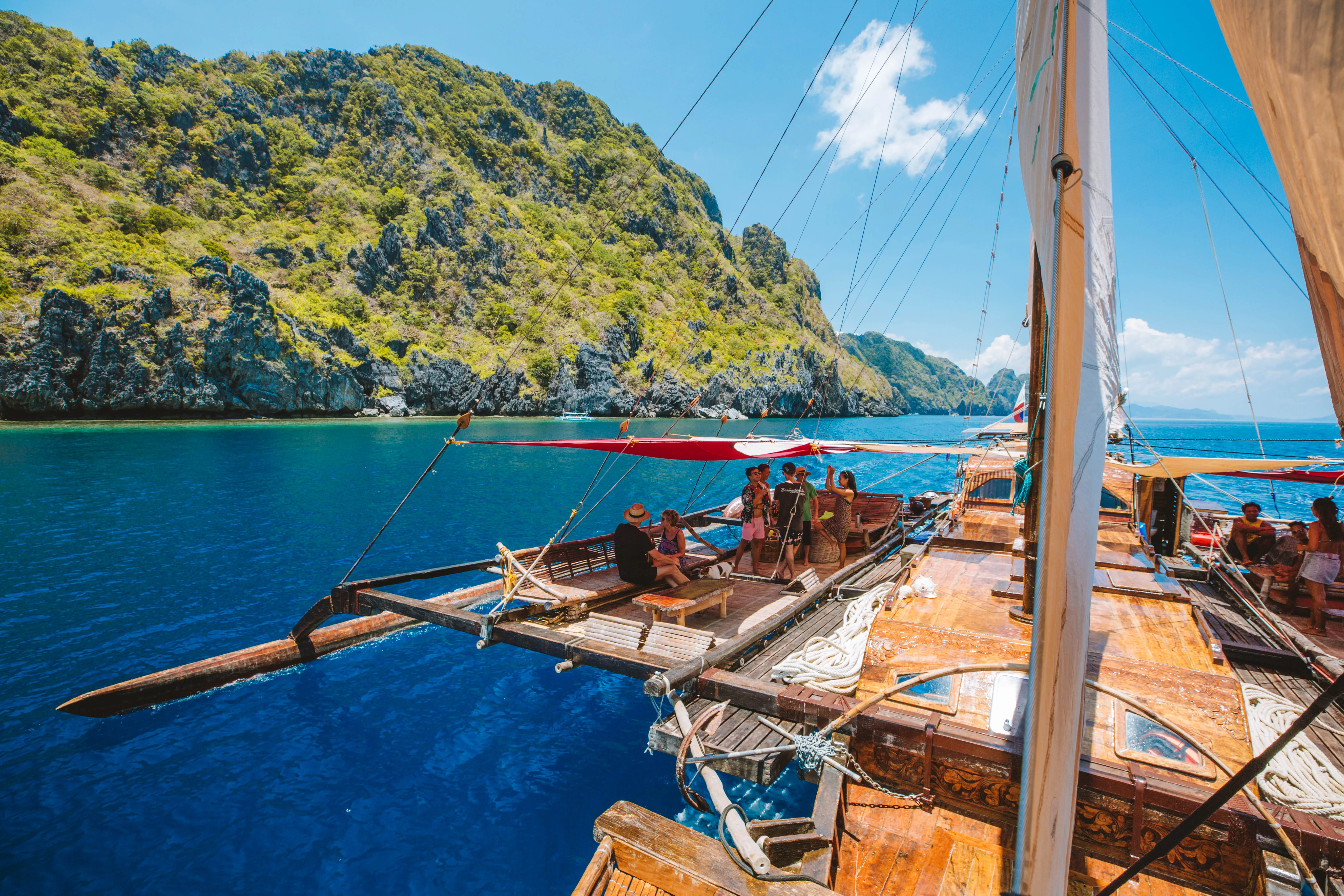 What makes it special isn’t just where you go, it’s how you travel: guided by local islander crew who are proud to call these islands home. Each expedition group has a wide mix of ages, nationalities and backgrounds to make for an interesting, diverse and vibrant atmosphere on-board and in the basecamps. The minimum age for joiners is 13 unless by prior agreement. There is no upper age limit!