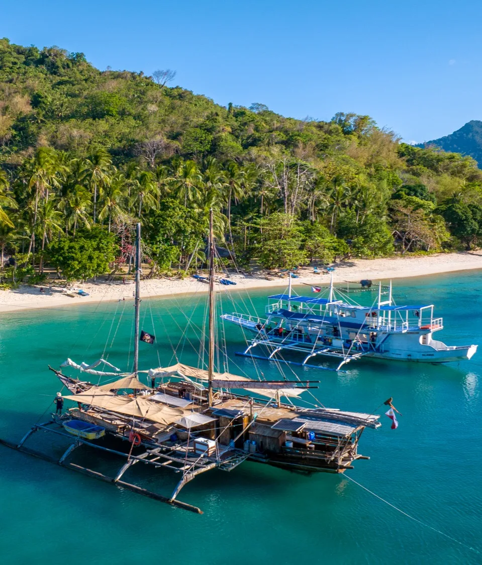 Step into the pages of a long-forgotten adventure book with a few days aboard our traditional paraw, a unique Filipino sailboat. The largest active paraw in the Philippines, Balatik is a spacious outrigger sailboat adorned with intricate indigenous carvings.